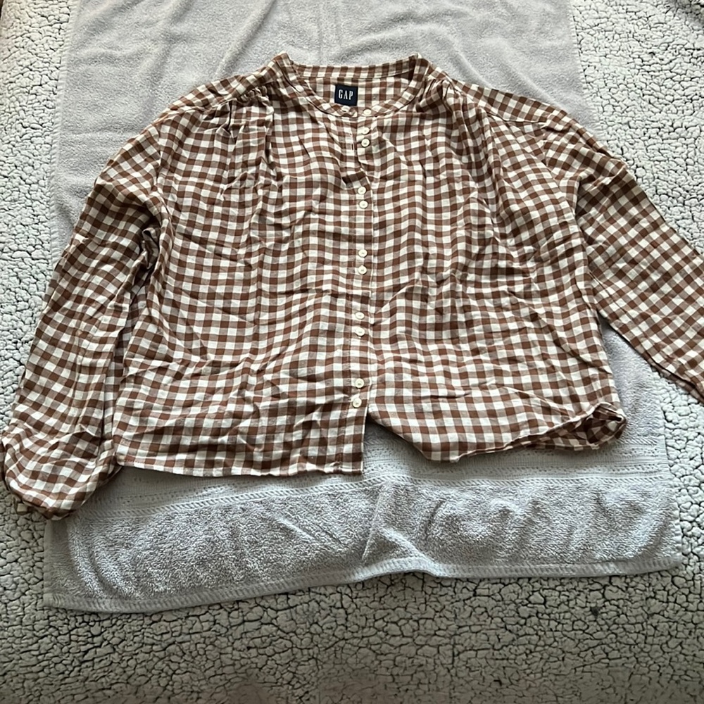 GAP WOMENS BUTTON DOWN SIZE LARGE
